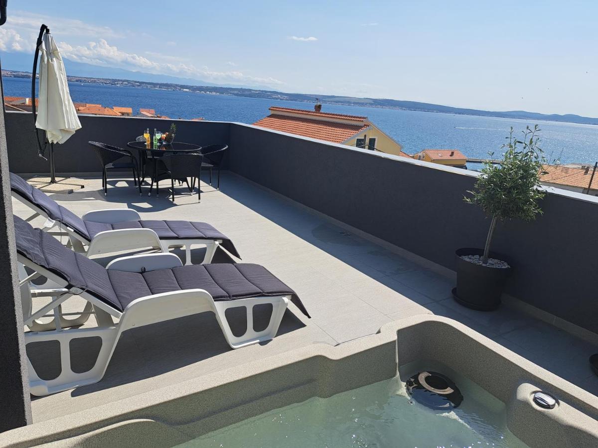 Apartment Penthouse Petra With Hot Tub Kali